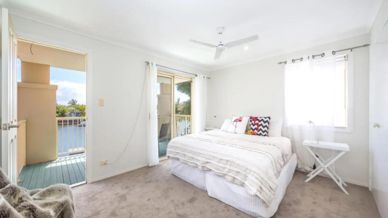 Air Conditioned Pet Friendly Canal Home Banksia Beach Australia